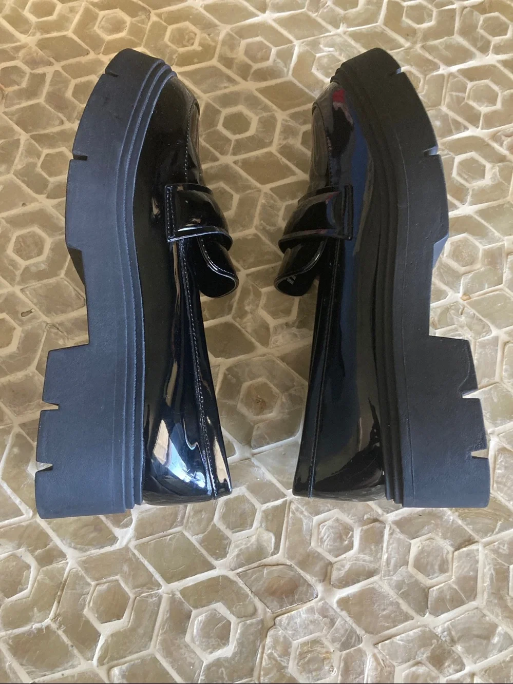 Aldo Meshki lug-sole vegan-patent leather platform loafer (7.5) in black - Picture 9 of 11